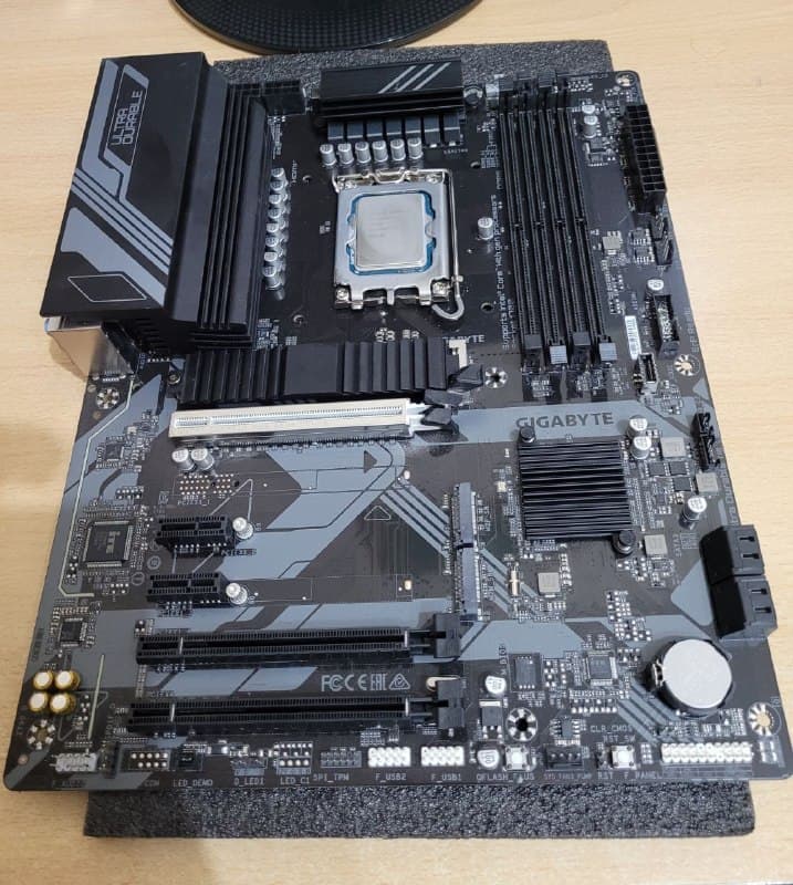 Комплект процессора I5 13600KF и материнская плата Gigabyte Z790D