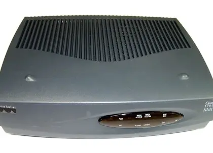 Маршрутизатор Cisco 1721 10/100 BaseT Modular Router with 2 WAN slots, 16 MB Flash, 64 DRAM