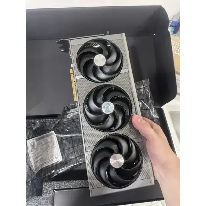 Видеокарта rx9070xt saphire nitro +
