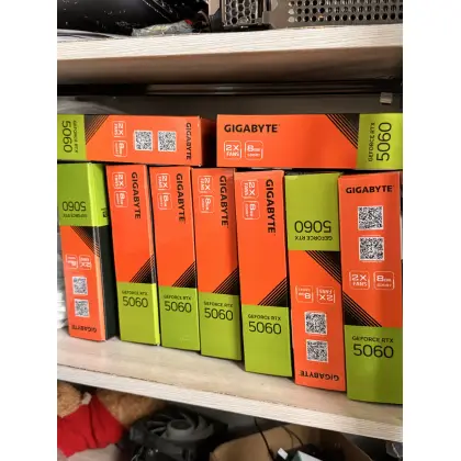 Rtx 5060 8gb gigabyte max oc,palit dual